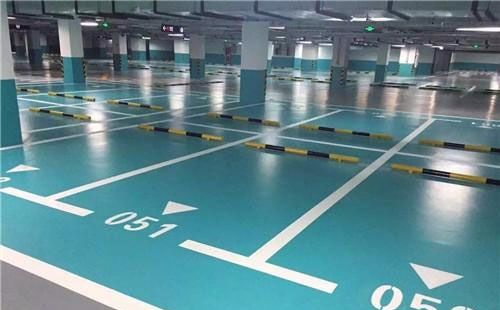 山丹山丹环氧地坪中涂：构筑坚固地面的关键环节